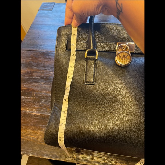 Michael Kors Authentic Black Leather Tote (Good condition) (large) - Picture 6 of 15